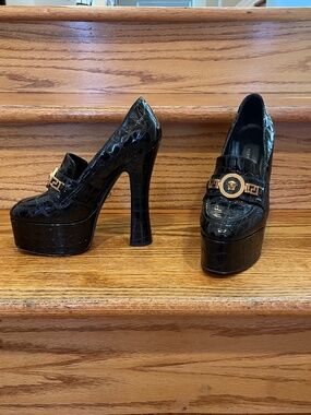 VERSACE AW18 Runway Medusa Croc-Effect Platform Loafer Heels - Size 36